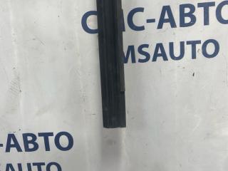 Уплотнитель стекла задний правый Q5 8R 3.0TD