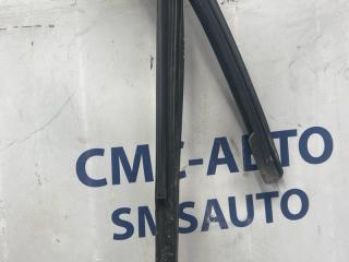 Уплотнитель стекла задний правый Q5 8R 3.0TD