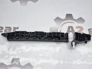 Фото запчасти клипса заднего бампера левая Toyota Harrier 2006 контрактная запчасть Запчасть клипса заднего бампера левая Toyota Harrier 2006