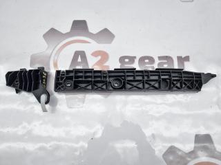 Фото запчасти клипса заднего бампера правая Toyota Harrier 2006 контрактная запчасть Запчасть клипса заднего бампера правая Toyota Harrier 2006