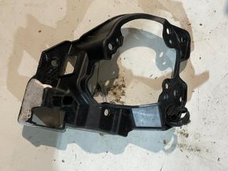 Запчасть кронштейн противотуманной фары правый MAZDA 3 2017 BM PEVPS b63b51684 Б/У Кронштейн противотуманной фары правый MAZDA 3 2017 BM PEVPS b63b51684 Б/У