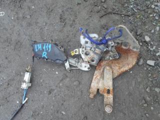 Запчасть замок задний правый TOYOTA HIACE