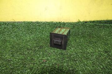 Фото запчасти кнопка обогрева заднего стекла TOYOTA MARK II контрактная запчасть Запчасть кнопка обогрева заднего стекла TOYOTA MARK II