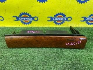 Запчасть накладка на торпедо TOYOTA CROWN MAJESTA 1999