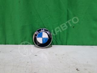 Запчасть эмблема багажника BMW X3 E83 36136783536 контрактная Эмблема багажника BMW X3 E83 36136783536 контрактная