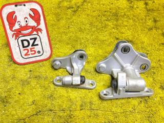 Запчасть петля дверная задняя правая Mercedes-Benz ML500/ML-Class/M-Class/ML320 2005/Цвет C775