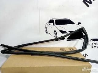 Запчасть уплотнитель стекла двери задний правый Toyota Land Cruiser Prado
