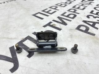 Петля крышки багажника Toyota RAV4 40 68810-42070 Б/У