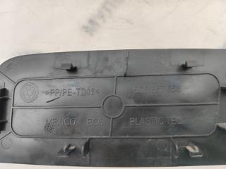 Накладка крышки багажника левая Jetta 6