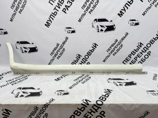 Запчасть накладка порога правая Lexus LX470