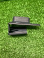 Запчасть накладка сиденья передняя правая Mazda Demio