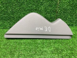 Запчасть накладка на торпедо правая Mazda Demio