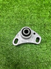 Запчасть кронштейн траверсы правый Volvo S80 1999