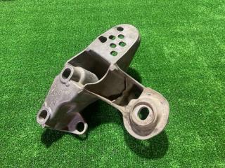 Кронштейн крепления двигателя левый Audi A4B7