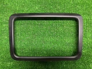 Запчасть рамка магнитолы Skoda Fabia 2