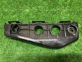 Фото запчасти крепление бампера переднее правое Toyota Corolla E150 Б/У запчасть Запчасть крепление бампера переднее правое Toyota Corolla E150