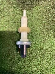 Фото запчасти датчик педали тормоза Lada 2110 Б/У запчасть Запчасть датчик педали тормоза Lada 2110