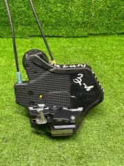 Фото запчасти замок двери задний левый Suzuki Grand Vitara 2 Б/У запчасть Запчасть замок двери задний левый Suzuki Grand Vitara 2