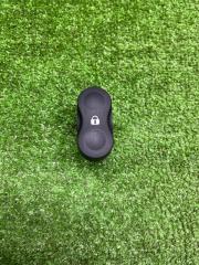 Фото запчасти кнопка центрального замка Nissan Almera G15 Б/У запчасть Запчасть кнопка центрального замка Nissan Almera G15