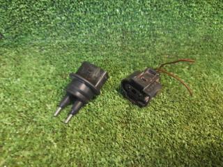 Фото запчасти датчик уровня бачка омывателя Skoda Rapid Б/У запчасть Запчасть датчик уровня бачка омывателя Skoda Rapid