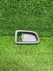 Запчасть накладка ручки двери правая Mazda Demio