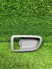 Запчасть накладка внутренней ручки двери задняя левая Mazda Demio