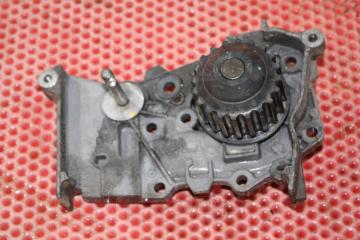 Запчасть помпа RENAULT Duster K4M 8200962184 Б/У Помпа RENAULT Duster K4M 8200962184 Б/У