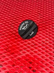 Фото запчасти крышка маслозаливной горловины Mitsubishi Outlander Б/У запчасть Запчасть крышка маслозаливной горловины Mitsubishi Outlander