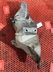 Фото запчасти кронштейн генератора Land Rover Discovery 2009-2016 Б/У запчасть Запчасть кронштейн генератора Land Rover Discovery 2009-2016