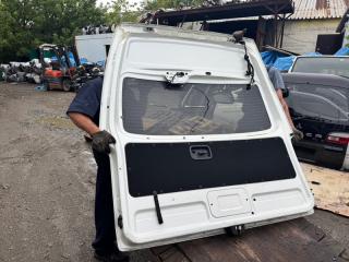 Дверь 5-я NISSAN CARAVAN E26 4 ракурс