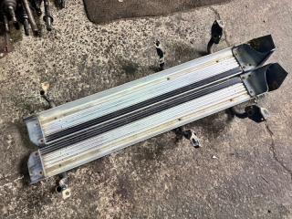 Запчасть Подножка  передняя правая MITSUBISHI PAJERO  Контрактный  ФЕНДЕР правая+ левая Продаётся Парой Стоимость за 1шт. Три Двери. Состояние Хорошее.