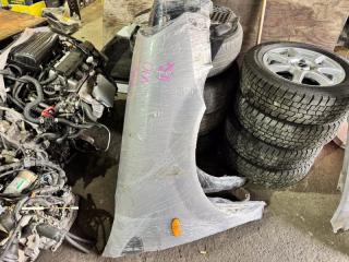 Фото запчасти крыло переднее правое NISSAN TINO контрактная запчасть Запчасть крыло переднее правое NISSAN TINO