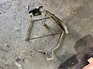 Фото запчасти крепление запасного колеса NISSAN LIBERTY контрактная запчасть Запчасть крепление запасного колеса NISSAN LIBERTY