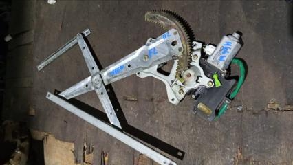 Запчасть стеклоподъемник передний левый MITSUBISHI PAJERO IO