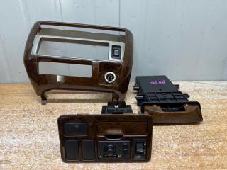 Консоль магнитофона NISSAN BASSARA