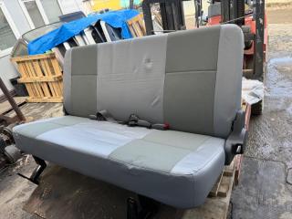 Сидение заднее TOYOTA TOWN ACE S402M 4 ракурс Сидение заднее TOYOTA TOWN ACE S402M 4 ракурс