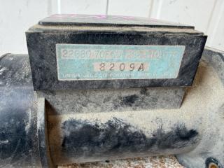 Датчик расхода воздуха NISSAN RNESSA PNN30 KA24DE 22680-70F00 5 ракурс