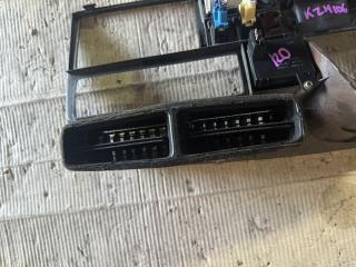 Консоль магнитофона TOYOTA HIACE KZH106 4 ракурс