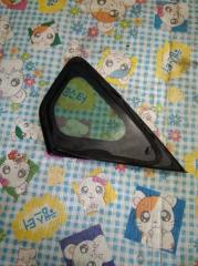 Стекло собачника левое заднее Toyota Prius ZVW30 2ZRFXE 62720-47040 2 ракурс
