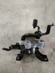 Подушка двигателя правая Toyota Prius ZVW30 2ZRFXE 12305-37160 2 ракурс