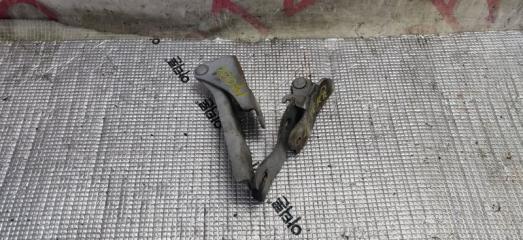 Крепление капота Hyundai Terracan HP D4BH 1 ракурс Крепление капота Hyundai Terracan HP D4BH 1 ракурс
