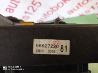 Блок предохранителей Daewoo Winstorm KLAC Z20S 96627220 3 ракурс