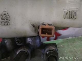 Главный тормозной цилиндр Ssang Yong Actyon CK D20DTF(671950) 2 ракурс