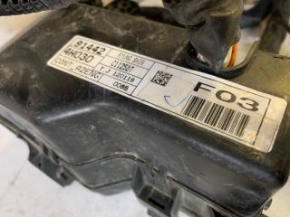 Блок предохранителей правый Hyundai Grand Starex TQ D4CB 914424H030 3 ракурс