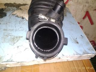 Патрубок воздушного фильтра Hyundai Santa Fe DM D4HA 281302w300 4 ракурс