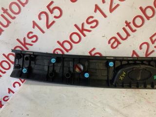 Накладка замка багажника Kia Mohave HM D6EB 857702J000 4 ракурс