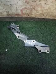 Крепление капота Nissan Terrano TR50 ZD30 2 ракурс Крепление капота Nissan Terrano TR50 ZD30 2 ракурс