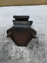 Подушка двигателя правая Kia Bongo PU J3 218104E100 2 ракурс Подушка двигателя правая Kia Bongo PU J3 218104E100 2 ракурс