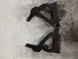Крепление капота SsangYong Musso Sports FJ OM662 (662 910) 3 ракурс