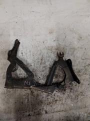 Крепление капота SsangYong Musso Sports FJ OM662 (662 910) 3 ракурс